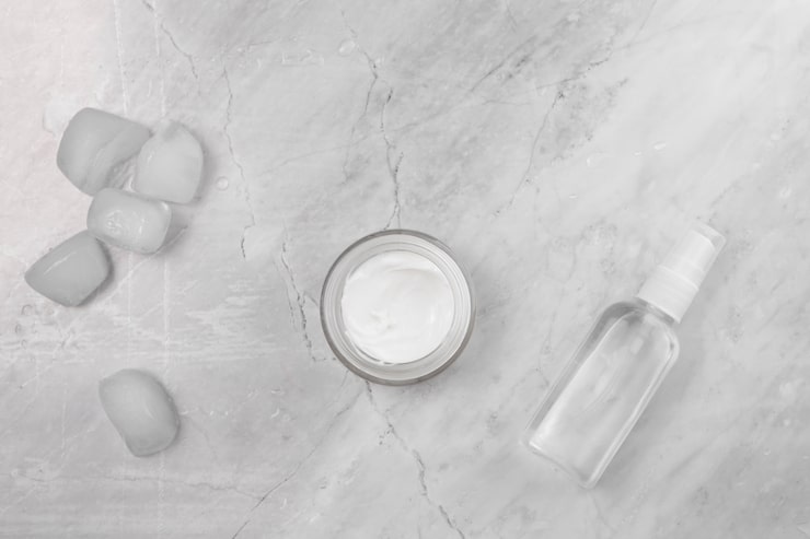 Anti aging serum şişesi beyaz arka plan yatay ürün fotoğrafı
